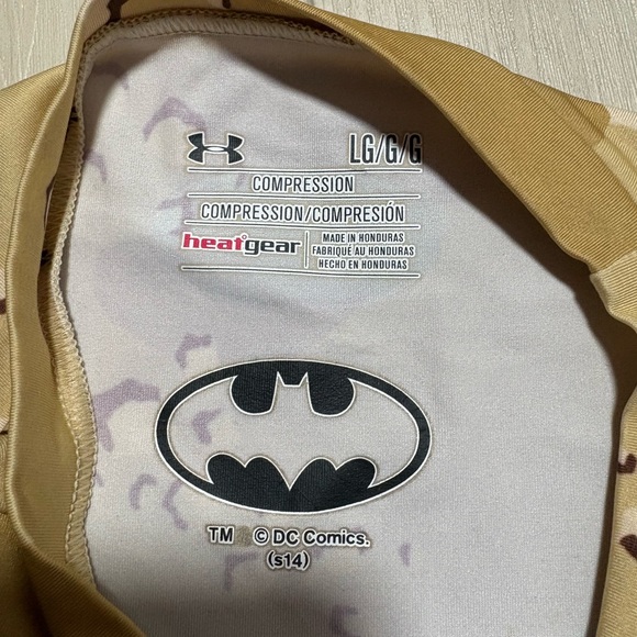 Men’s Batman Underarmour tee - Picture 3 of 3